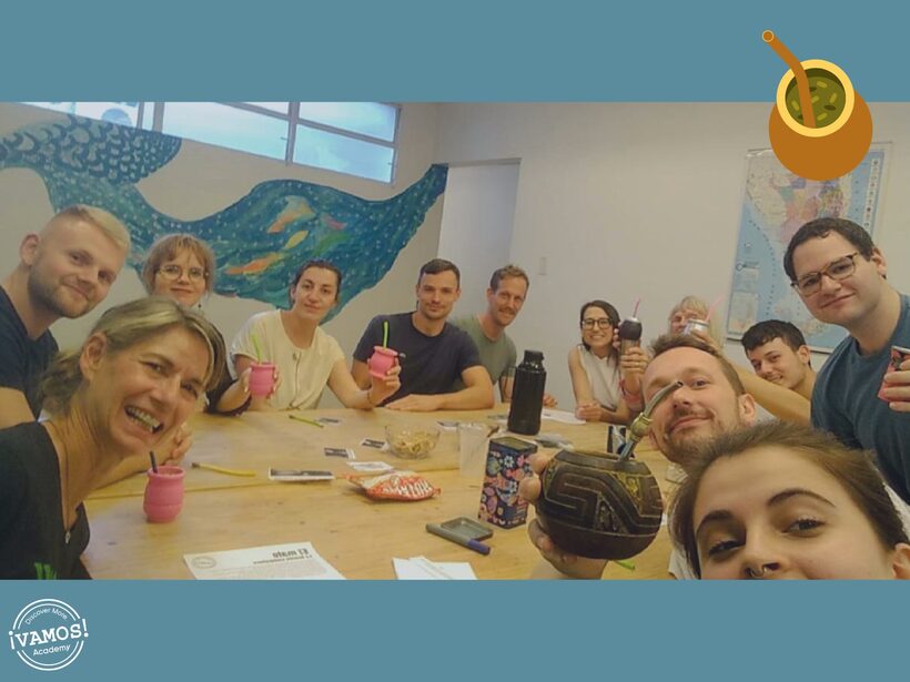 Actividad social con mate en la comunidad de VAMOS Academy
